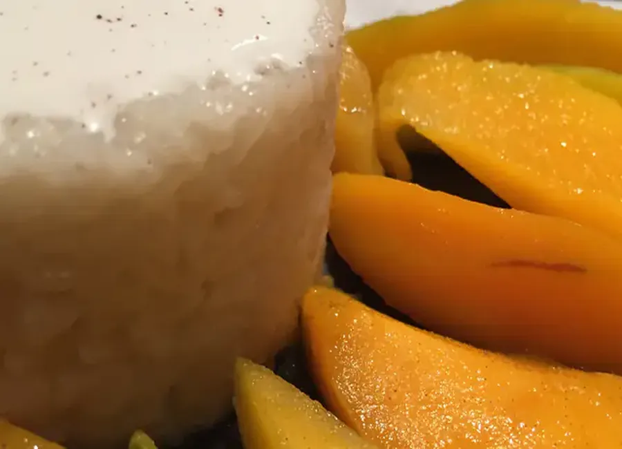 Riz collant à la mangue