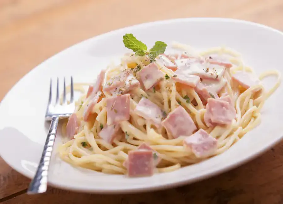 Spaghetti carbonara au jambon blanc à la française