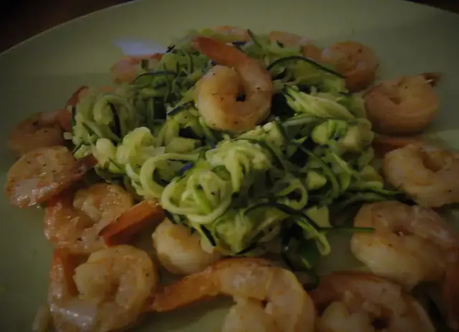 Crevettes à l'ail et sa julienne de courgettes