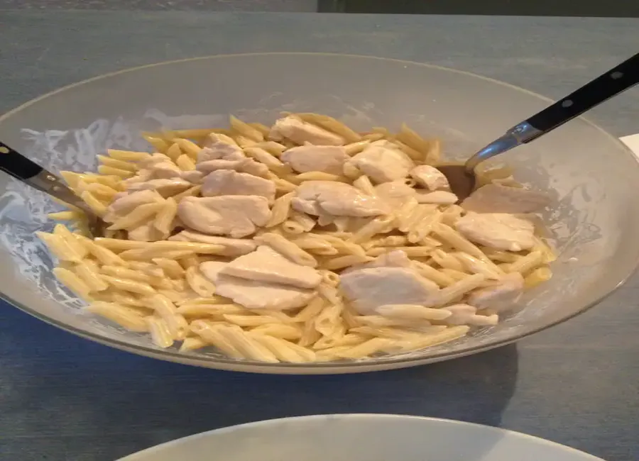 Pâtes à la crème et émincés de dinde