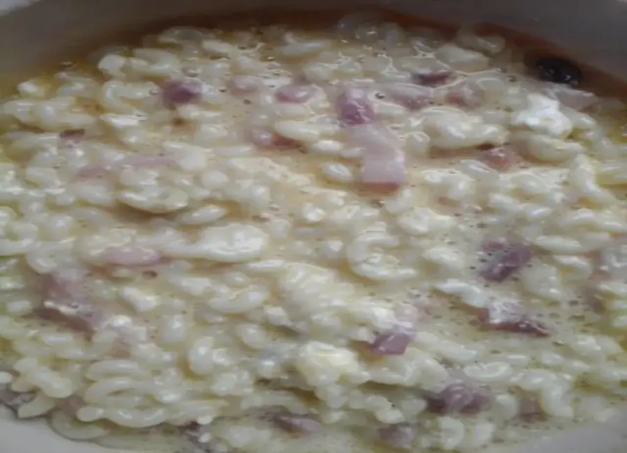 Pâtes complètes à la vache qui rit, aux oeufs et au jambon