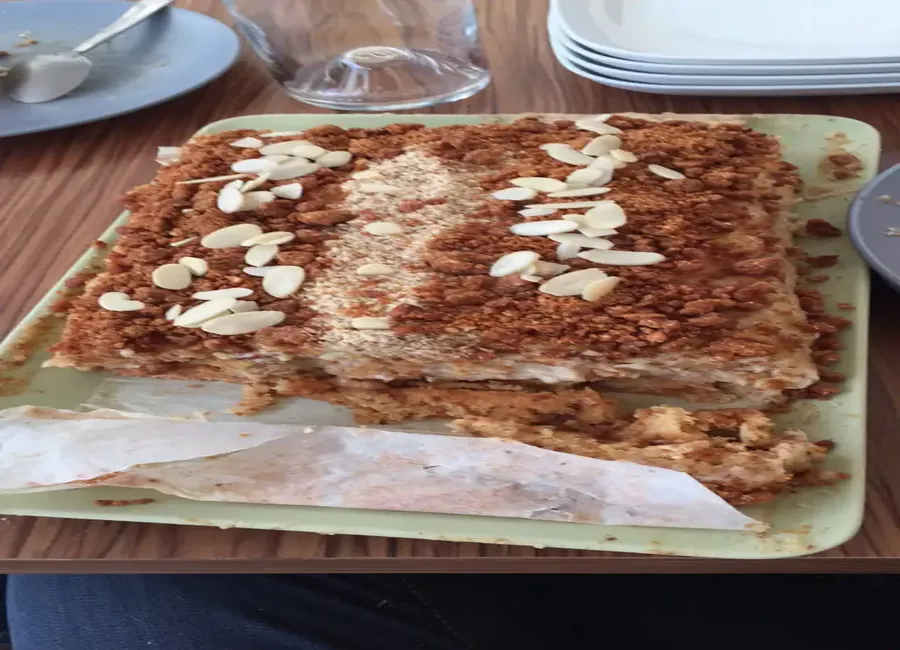 Castel ( gâteau praliné et amande )