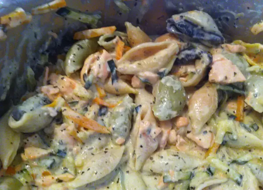 Conchiglioni au saumon et légumes