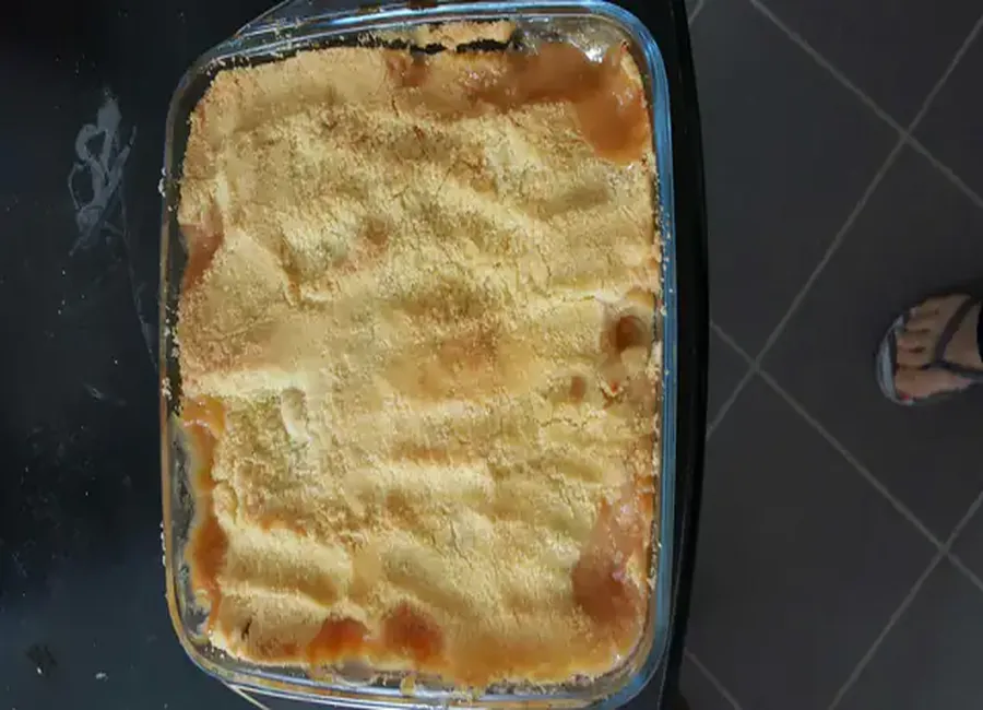 Crumble pêches chocolat blanc