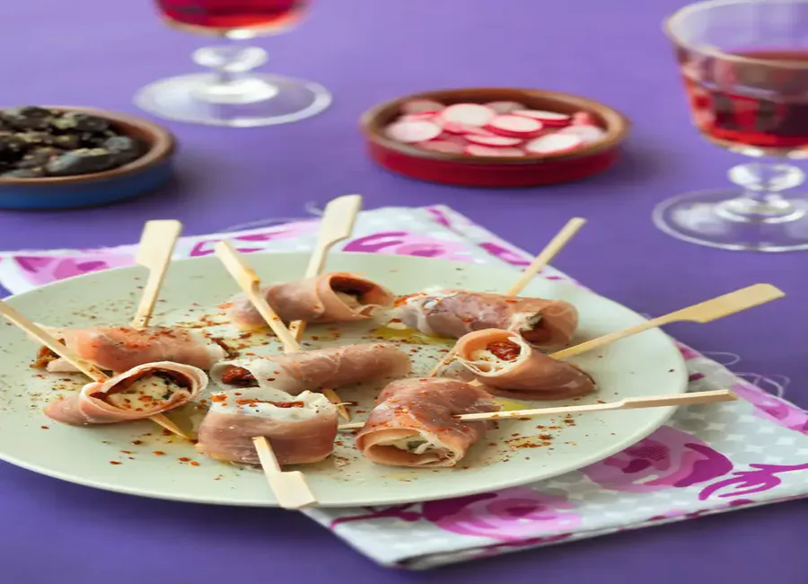 Mini brochettes au jambon de parme et aux tomates séchées