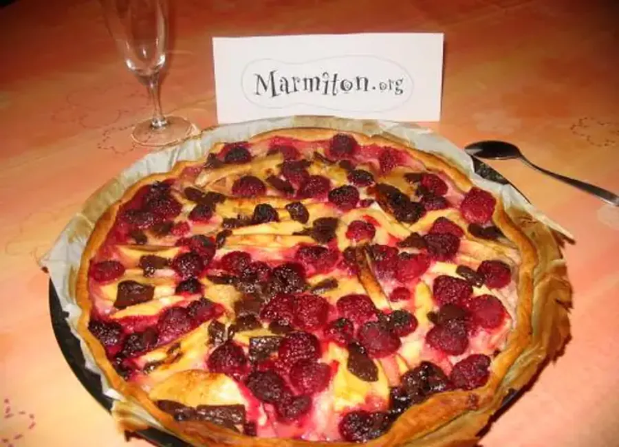Tarte pommes - framboises - chocolat