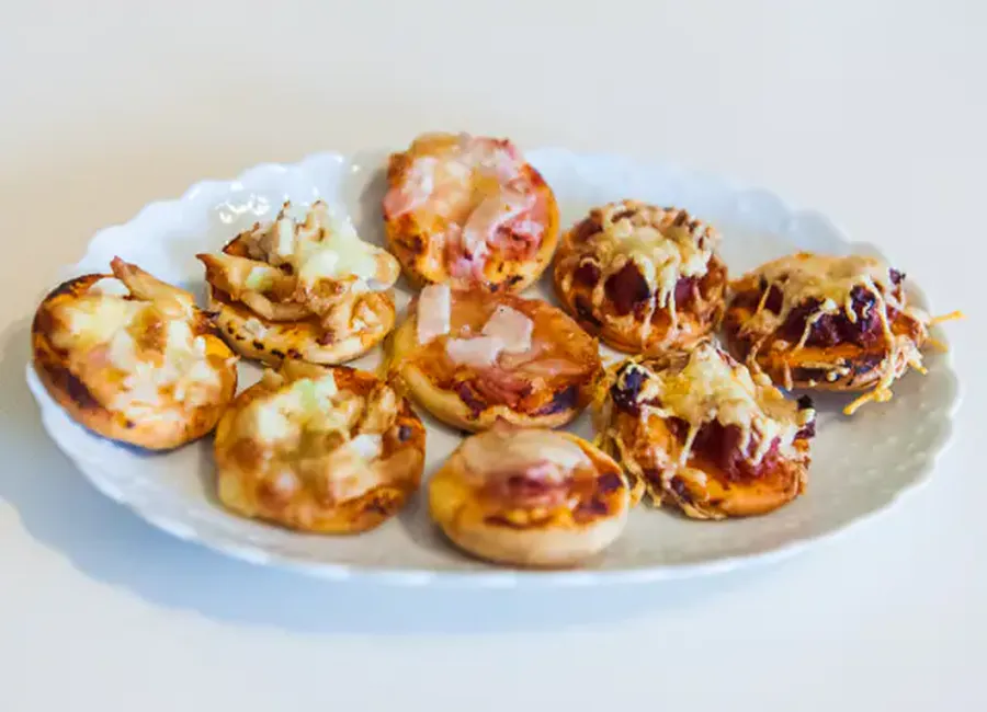 Mini pizzas d'apéro (pour fauchés sans four)