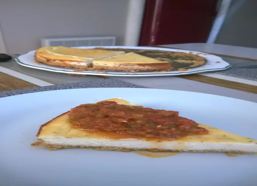 Cheesecake salé au chèvre et concassée de tomates au basilic