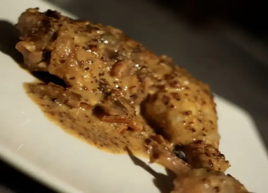Cuisses de poulet aux champignons et à la moutarde
