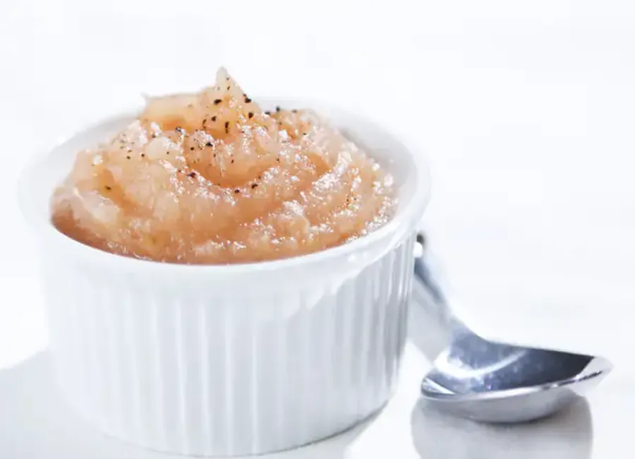 Compote de pommes épicée au four