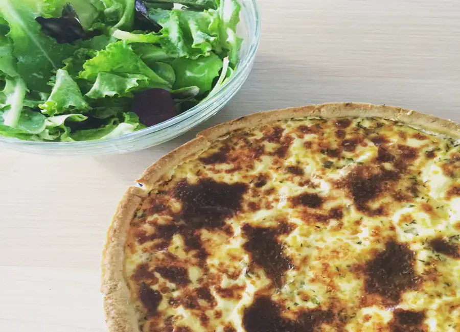 Quiche au poulet et aux herbes