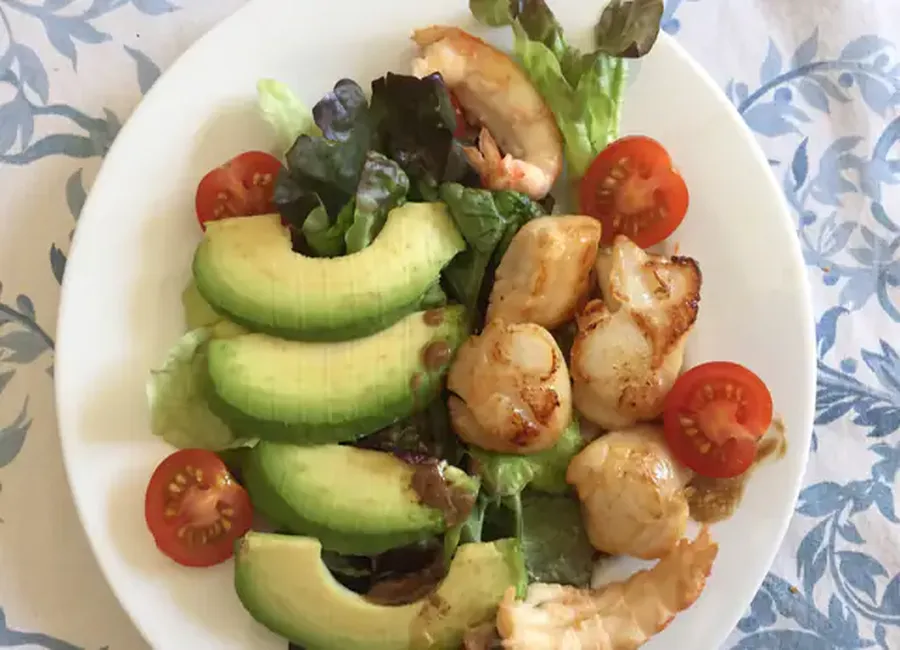 Salade aux st jacques et aux langoustines