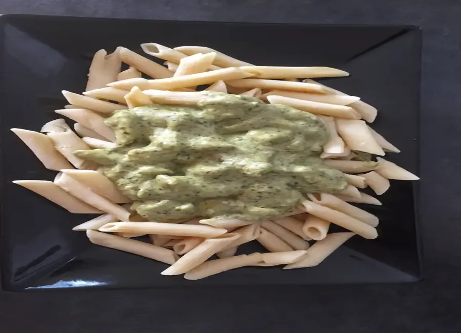Penne au poulet sauce pesto
