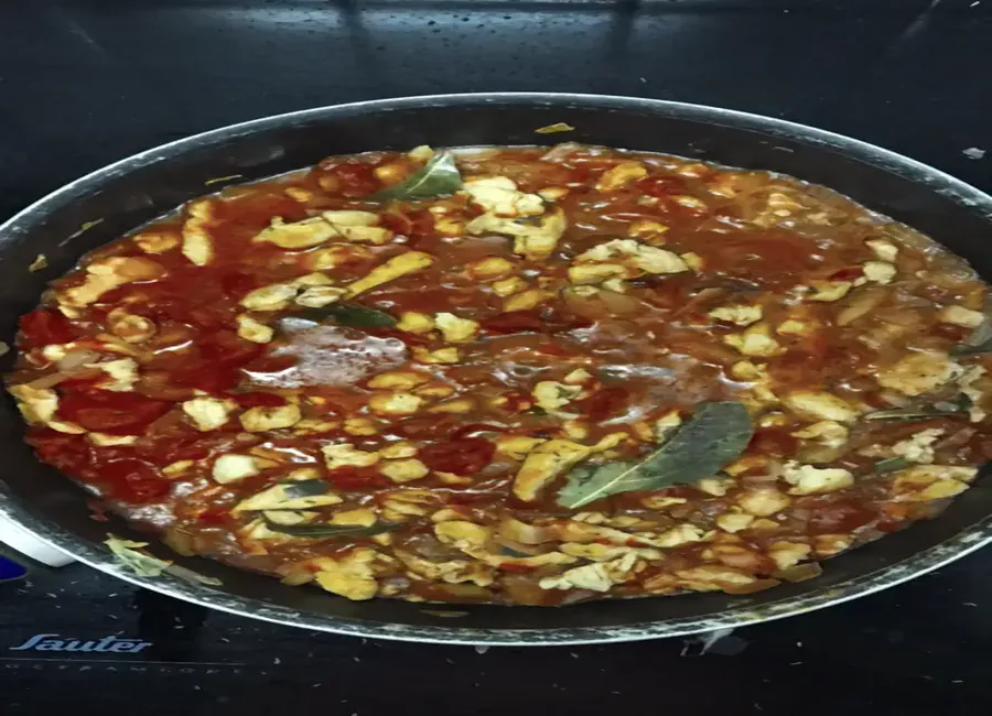 Escalope de dinde à la sauce tomate et thym