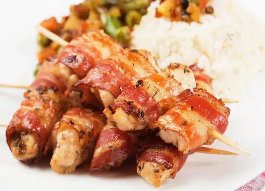 Brochettes de poulet fumé de maud