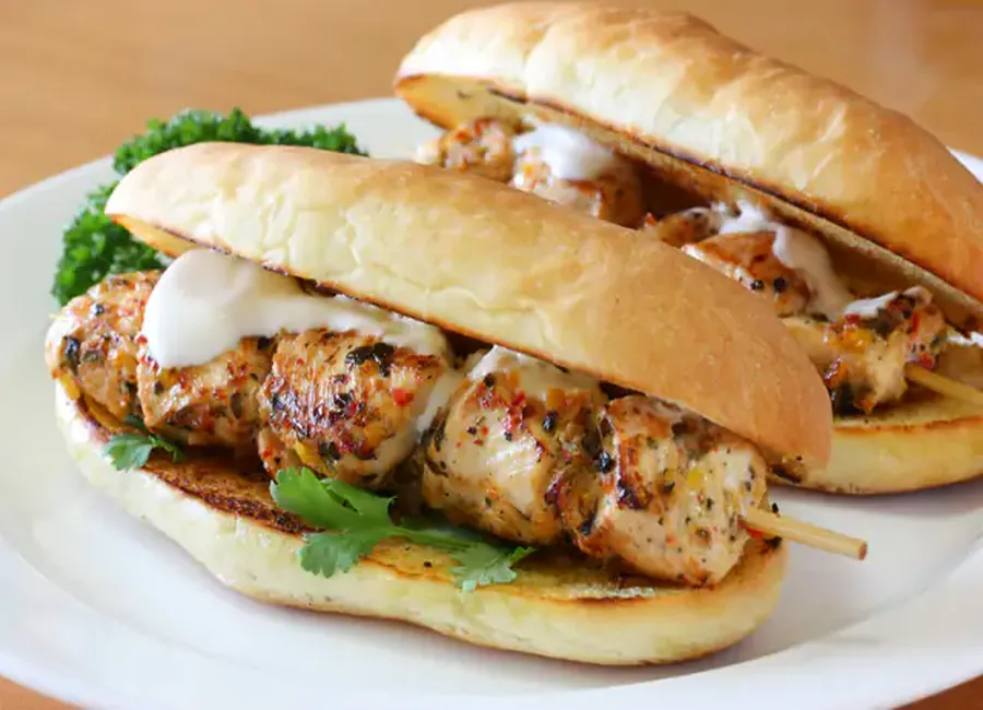 Brochettes de poulet au basilic