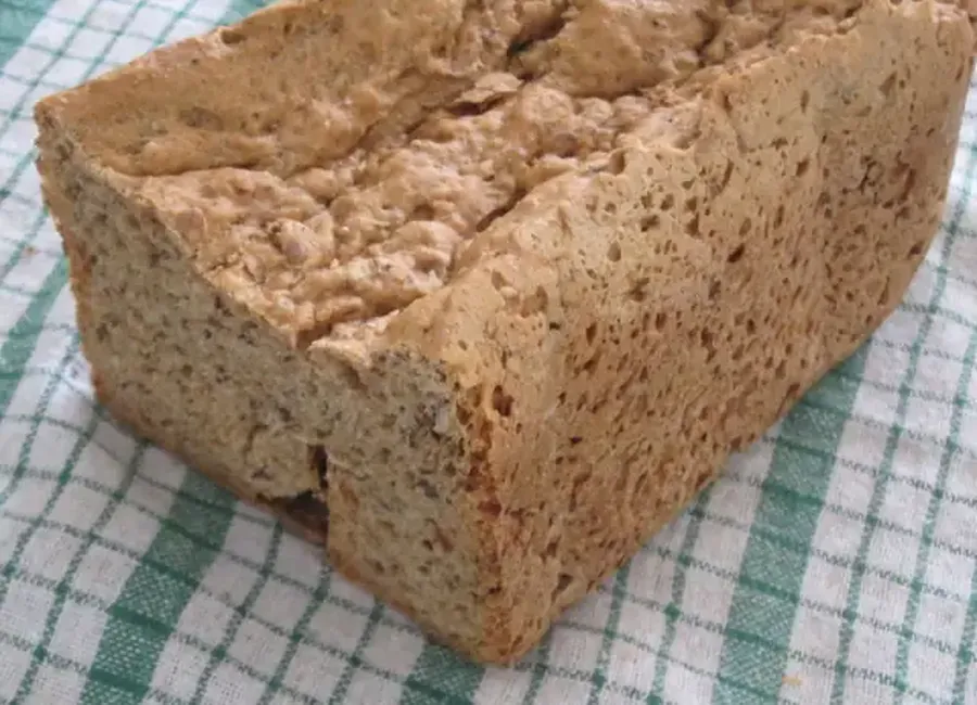 Pain aux graines à la machine à pain