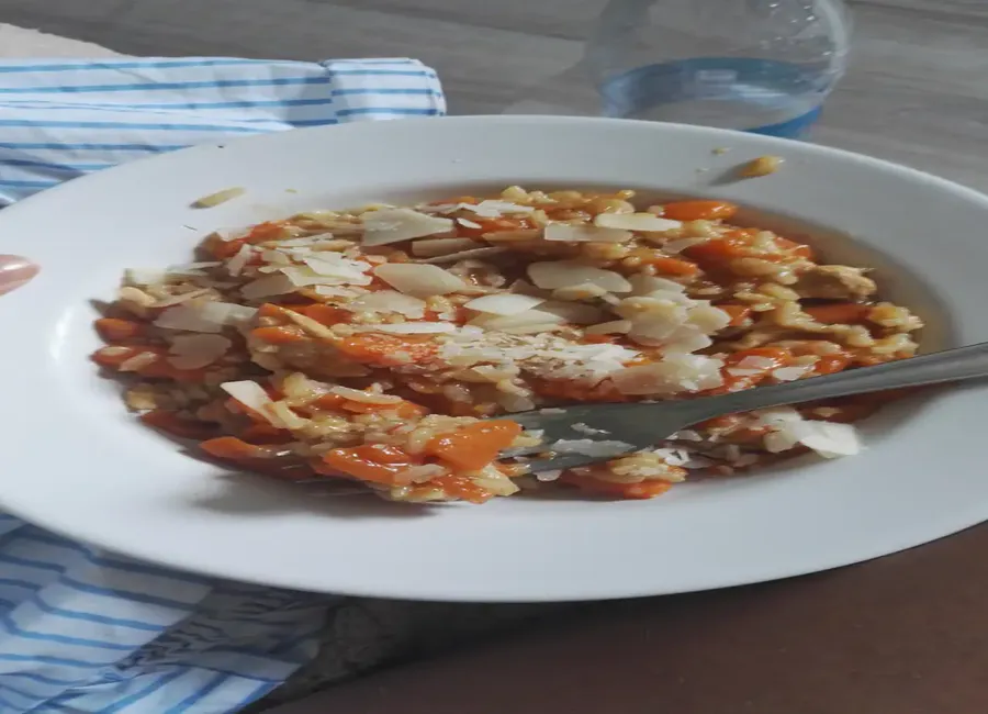 Risotto à la patate douce, poulet et champignons