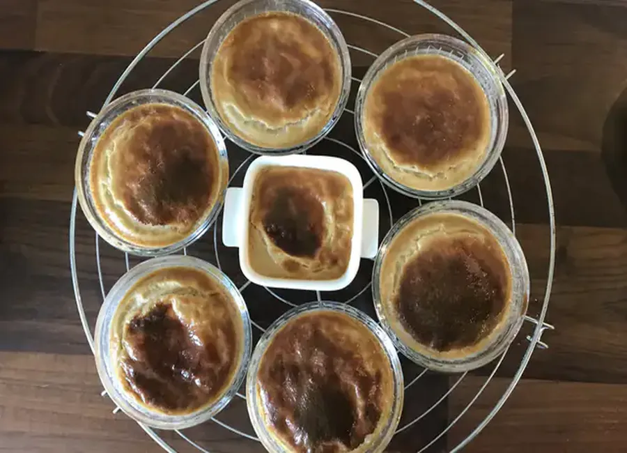 Petites crèmes au lait de coco parfumées au thé