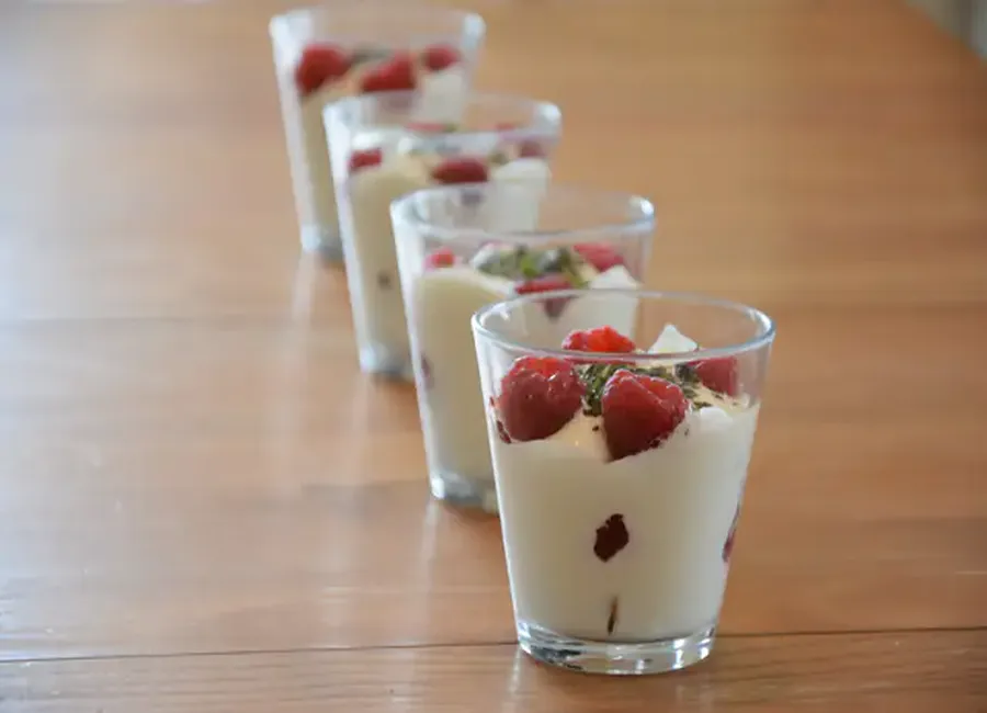 Verrine à la framboise sur crème vanille-citron