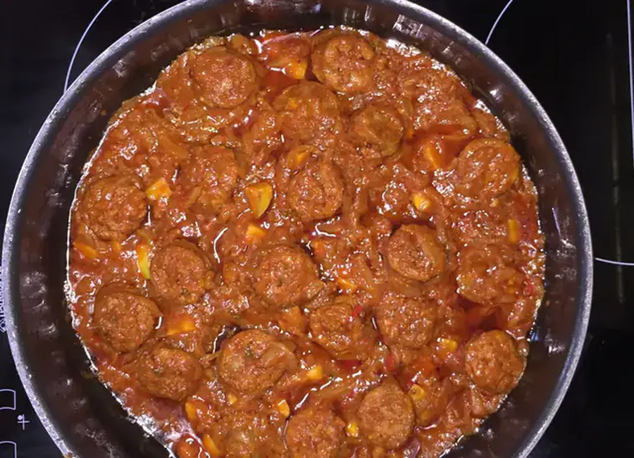 Rougail saucisse-combava