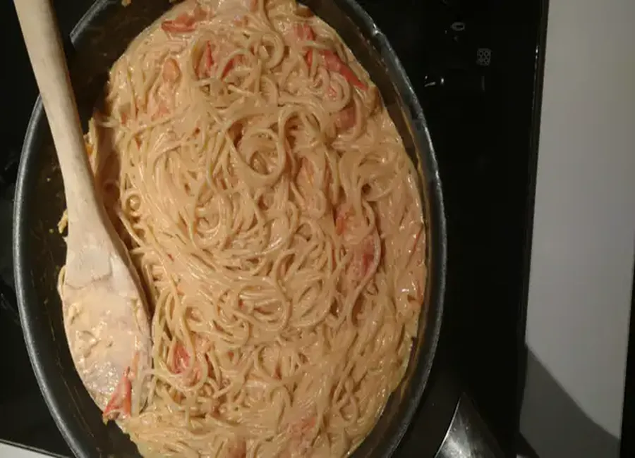 Tagliatelles sauce ail et tomate