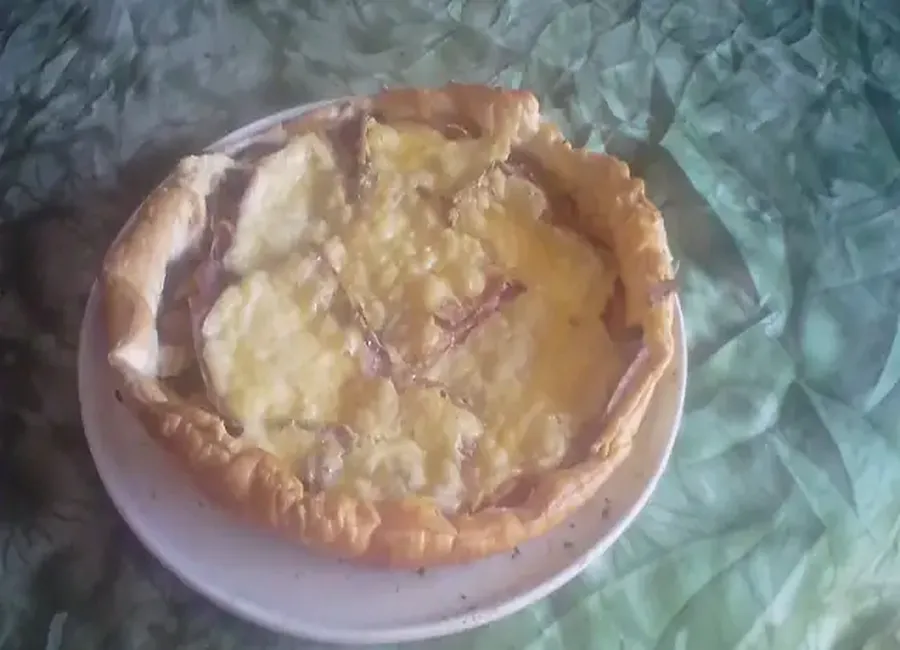 Tarte fine aux cèpes et au cantal