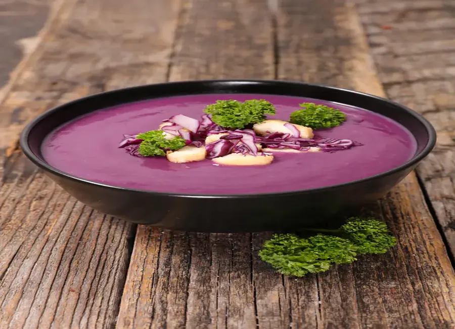 Soupe au chou rouge à la marmite