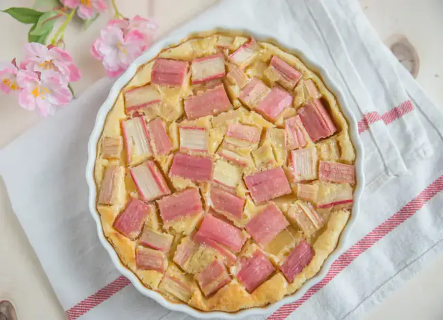 Clafoutis à la rhubarbe simple