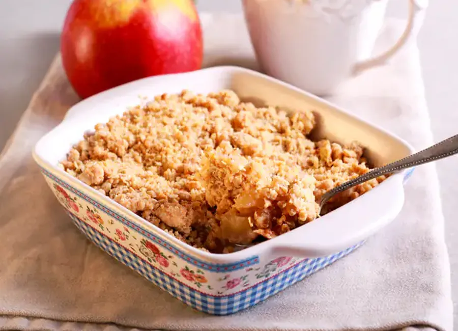 Crumble aux pommes et aux raisins secs
