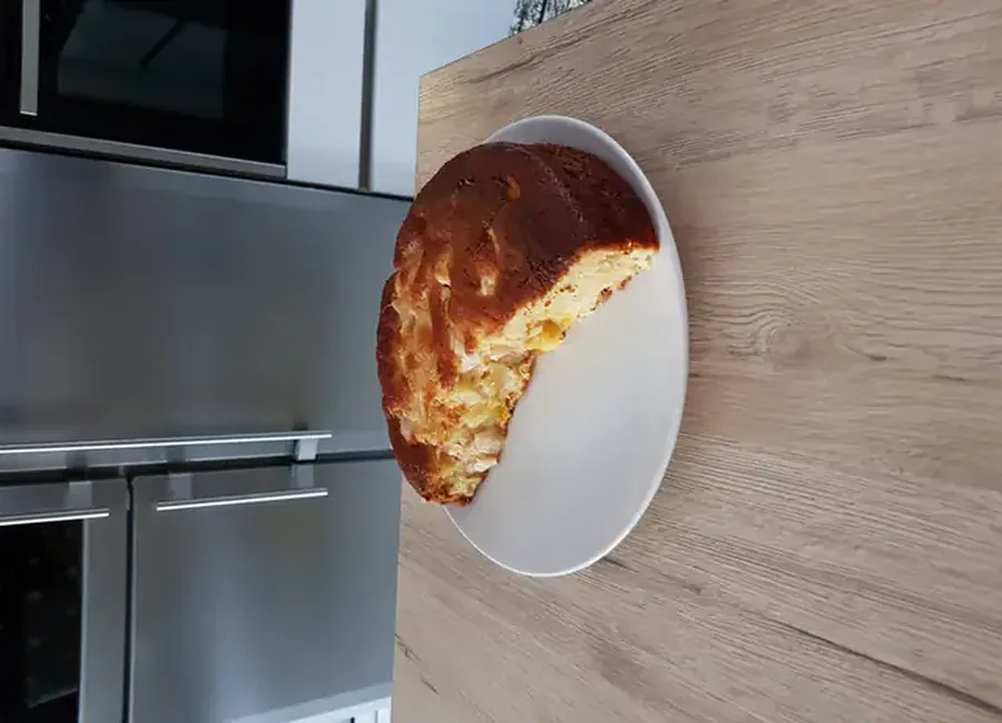 Gâteau avec les fruits du punch