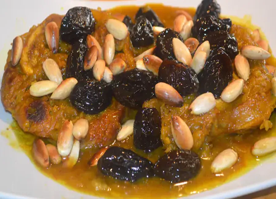 Tajine de poulet aux pruneaux et aux olives