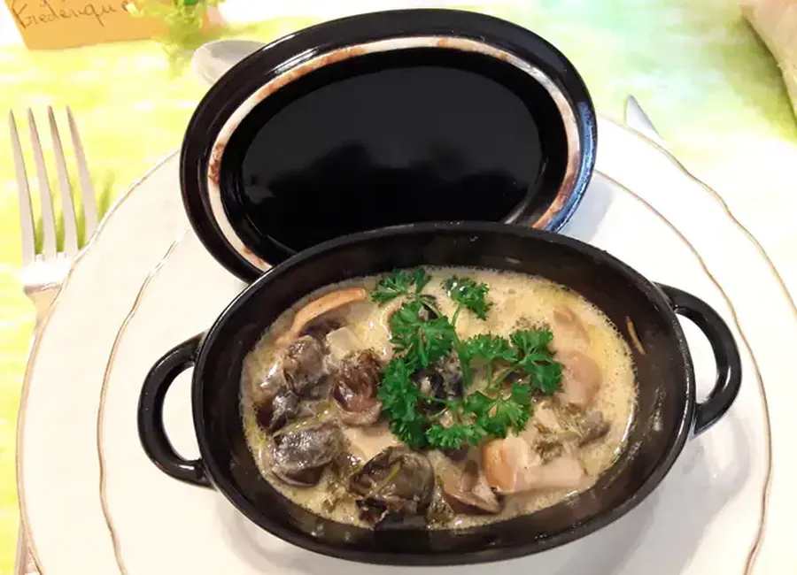 Cassolette d'escargots au chablis
