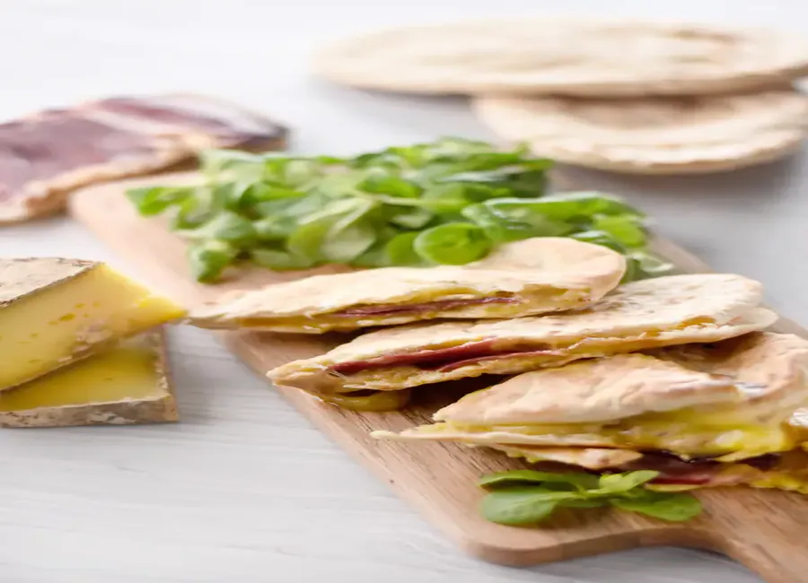 Pita grillée foie gras magret de canard tomme