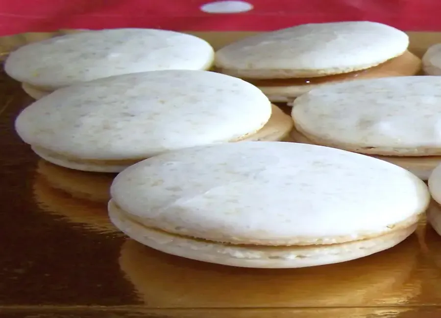Macarons pignons de pin et confiture de lait