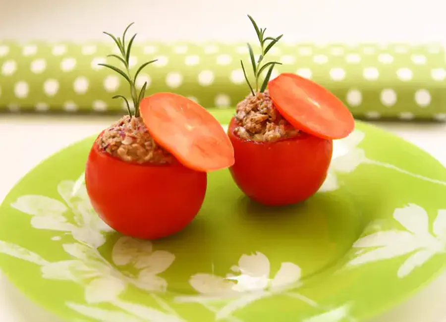 Tomates farcies au thon d'enidan