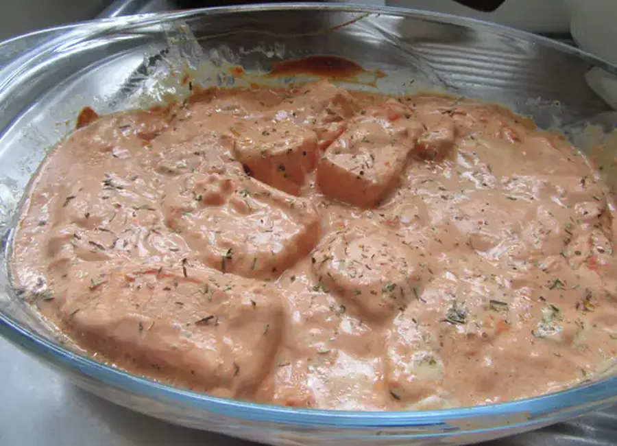 Duo de poisson en sauce