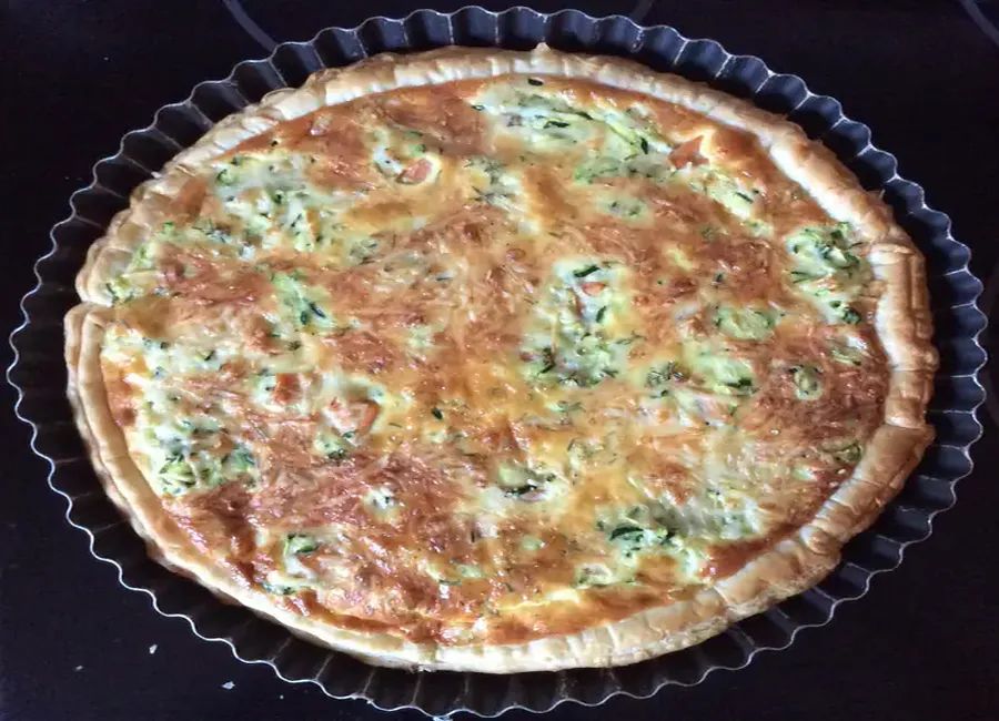 Quiche à la truite fumée, aux courgettes et à la mozzarella