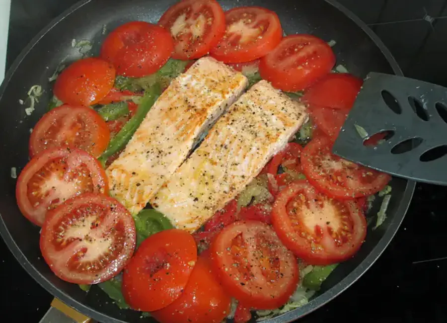 Pavés de poisson aux poivrons et tomates