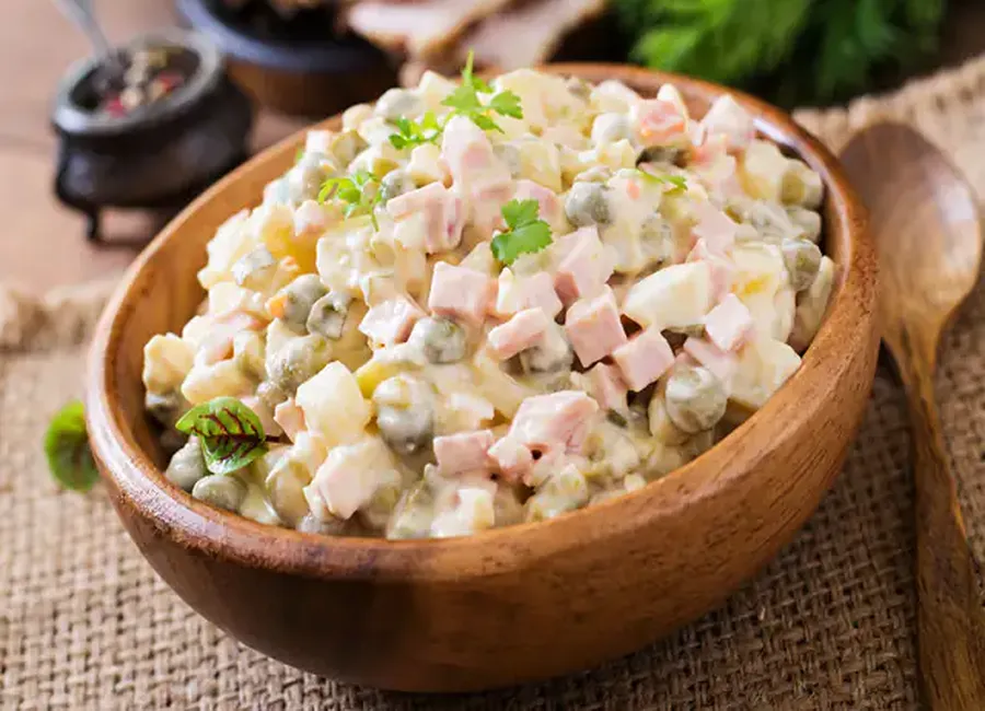 Salade tiède de pommes de terre au cervelas