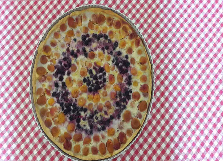 Tarte à la mirabelle et à la mûre