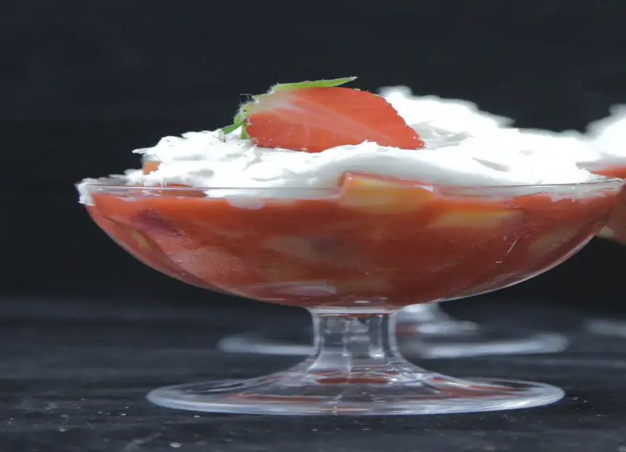 Verrine fraises nectarines chantilly chocolat blanc
