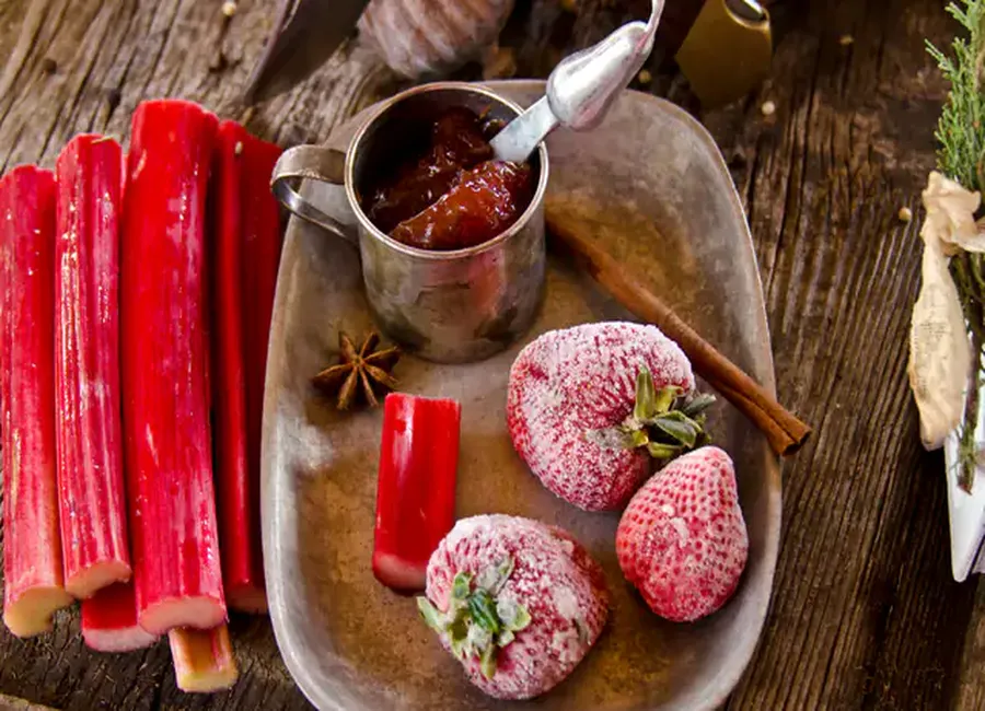Confiture de fraises et rhubarbe