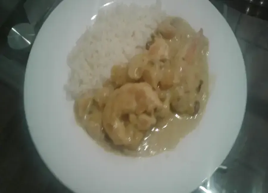 Poulet à la mangue et à la noix de coco