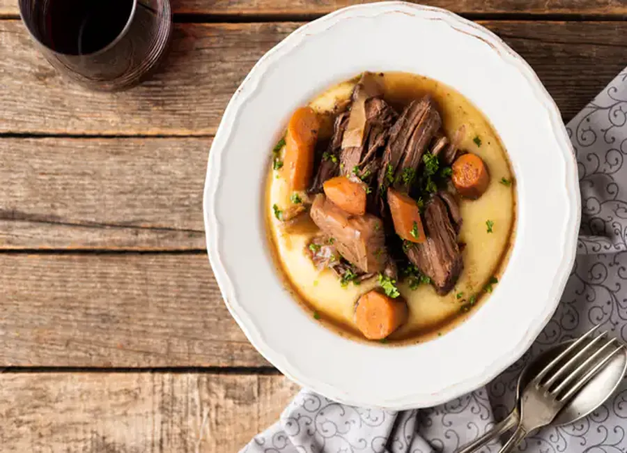 Civet de sanglier mariné au vin rouge