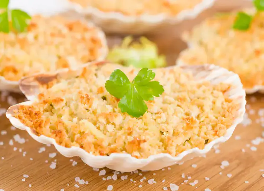 Coquilles saint-jacques aux échalotes et au vin blanc