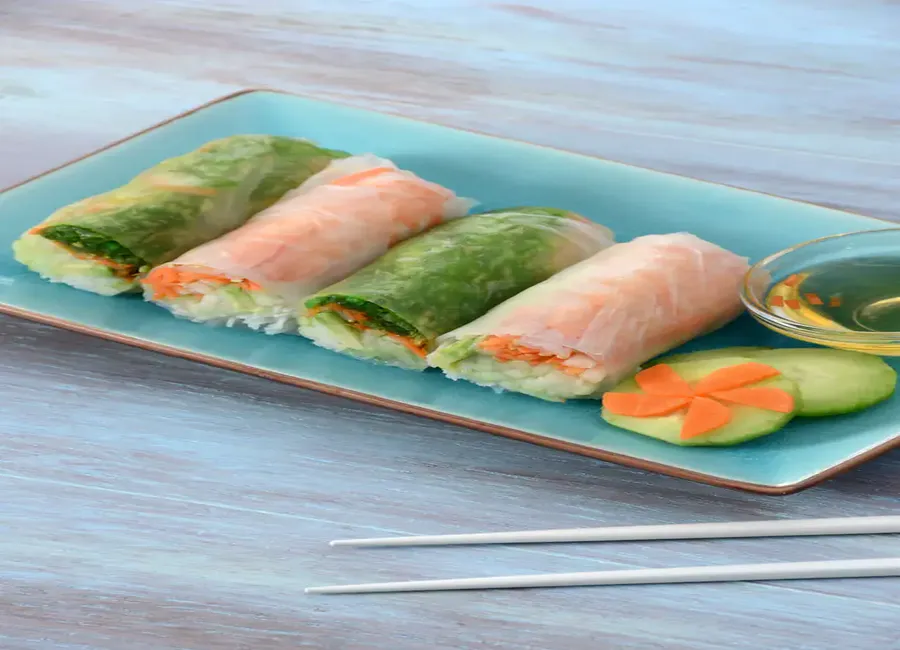 Rouleaux de printemps au saumon