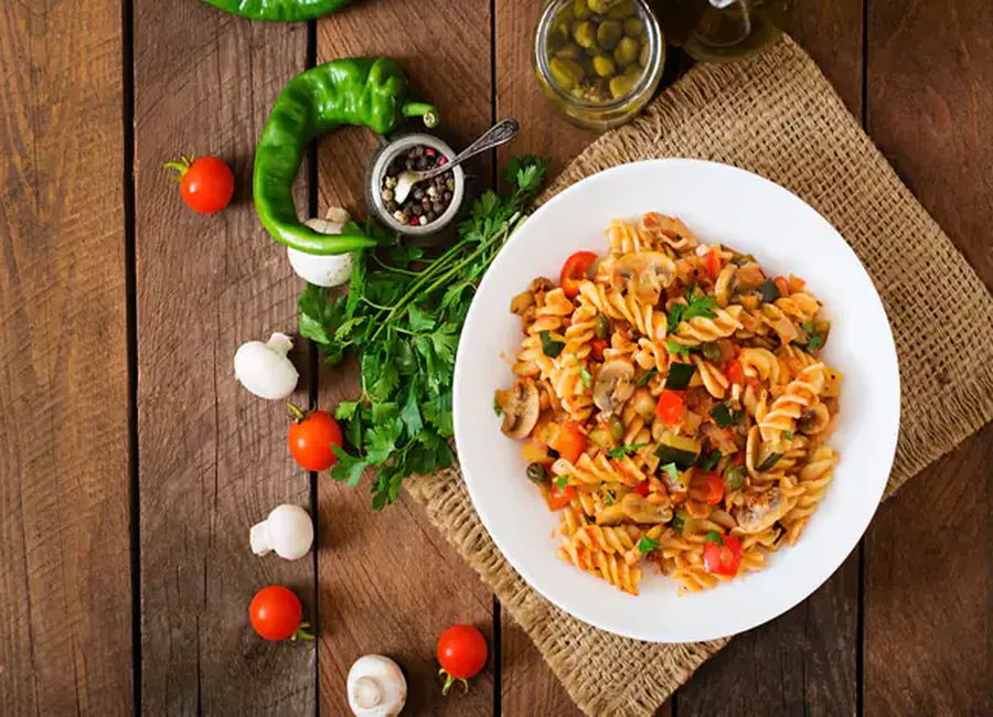 Pâtes sauce napolitaine aux champignons