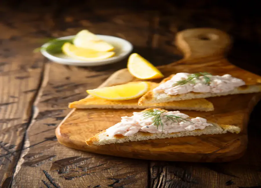 Toasts au tartare de crevettes