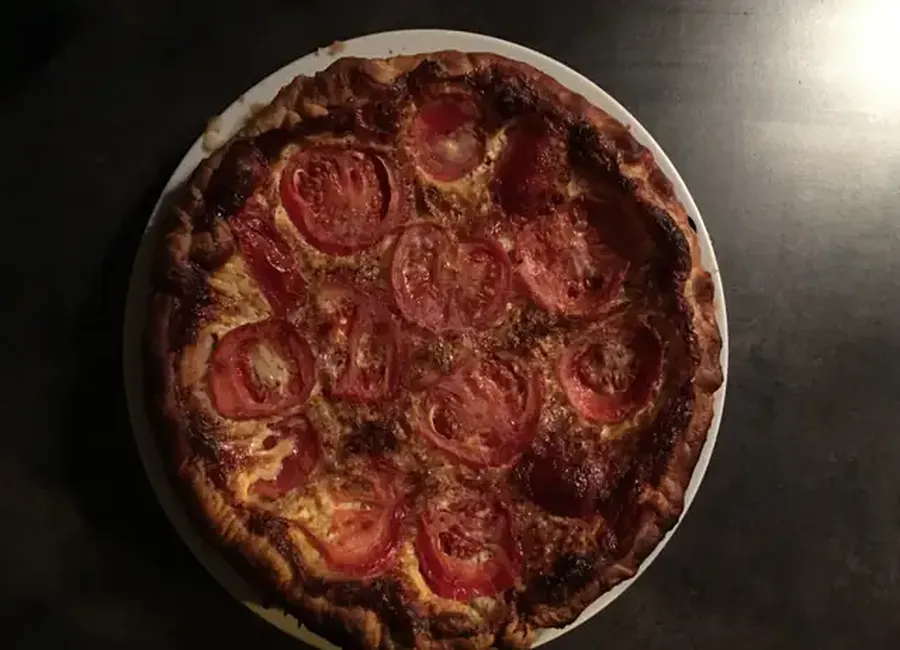 Quiche express à la tomate, thon, moutarde